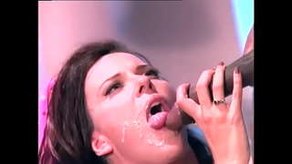 Црни краљ и његов гост јебе ову хунгри грудастую цыпочку