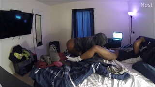 شيك الخونة على صديقها يأتي تبا