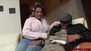 גרויס טיץ באַונסינג און אַ פאָר אויף ראַמאָן פֿאַר מילף יארדאניע