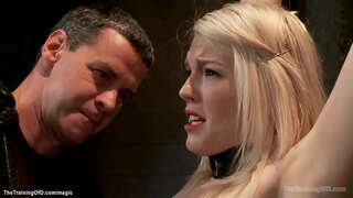 Թեժ կապված շիկահեր-սկսնակ Эллу Նովային տանջում եւ дисциплинирует վարպետ Ջեյմս Могул, ապա ստիպում է ծծել և ստանալ դրել մեծ անդամ կոպիտ gimp Օուեն Գրեյի