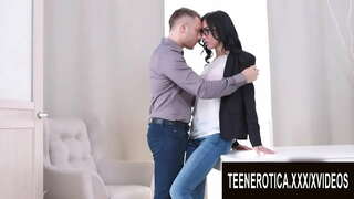 Нескротливото Желба Со Teen Убавина Ника