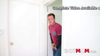 A mãe e a ruiva da Milf testaram-se com o enteado