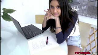 Зани ҷавон латианку трахнул дар киску сводный бародари бузург бо узви