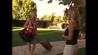 Зебо ҷавон студентки коллеҷ, ки ҳеҷ чиз пинҳон - Анна, Cali, Ерика Кисс, Холли Хэлстон, Анико, Николетта