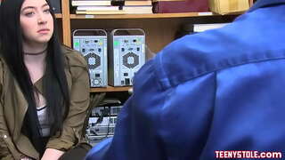 Tesão e rosto bonito teen pornstar chamada Amillia Onyx ficar punir fodida por segurança de cara com pau grande