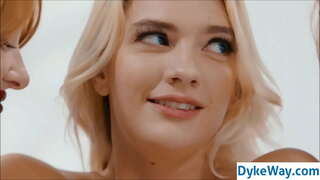 Lezbijska ljubljenje i seks