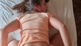 Ang mga mago ay nagbibigay sa akin ng isang fucked blowjob at mawala sa akin