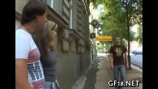 ���ੱਚਾ ਬੈਠਾ ਹੈ ਅਤੇ stares