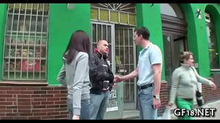 Qərib öpür, tam ovsunlar