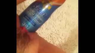 Toying နှင့်အတူပုလင်း suncream