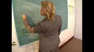 Busty Läraren knullar BBC Student