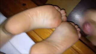 Gozando nas solas n39da minha amiga gostosa