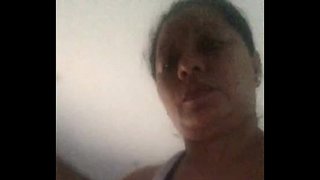 Tessa sa atubangan sa camera