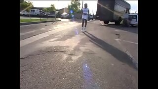 Ceiliog du yn eboni dynn ass