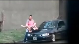 Cojiendo શેરી પર