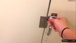 Mile high club brunete maksts aptaustīšana &amp;amp; liels dabas tits