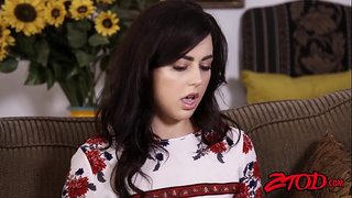 Svůdná Julia Ann a Whitney Bílé manipulace s velký péro