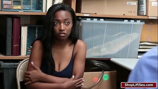 Бадӟым люкетсэ ачиз полициын дайя трахаться кысӥе грудастый полицейскойёс найт