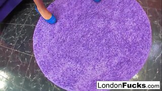 Asijské babe šuká sama