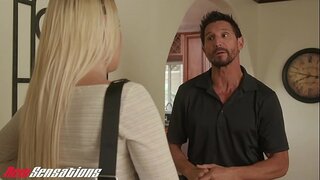 Cô Gái Tóc Vàng Sẵn Sàng Để Chết Tiệt