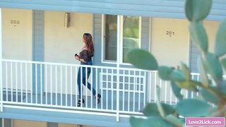 Stepmom manĝanta ŝia lesba teen stepdaughters harkovritaj cunt