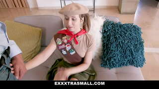 Exxxtra Small - Дафна трахнули велізарным членам