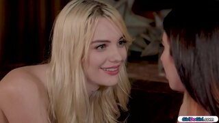 Хар үстэй юм хайж алсын болон түүнээс асууна шаргал алсын хэрэв тэр бол мэддэг юм.Бүх нүцгэн тэр эргэж эргэн тойронд нь алсын түүний илжиг.түүний бүх хэсэг суллах түүний хүртэл тэр seduces түүний.Тэд үнсэж, тэр licks түүний pussy өмнө facesitting түүний