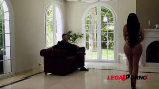 Curvy Latina servistino Kesha Ortega lasas estro bang ŝiaj grandaj mamoj kaj malseka rozkolora GP848