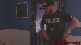 Oifigigh póilíní a fuck óg taibhseach babe