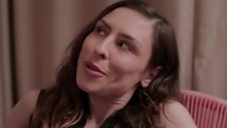 EMME WHITE РОБІЦЬ ЗЬМЕНІЦЦА Ў ДВА ГАЛУБКІ