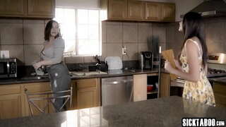 Սեքսուալ գեղեցկուհու այնքան կոշտ трахнул տղան մեծ անդամ