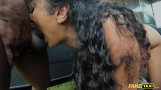 Поддельное Таксӣ ҳиндустон Марина Майя Би-би-си аввалин маротиба porn дар таксӣ