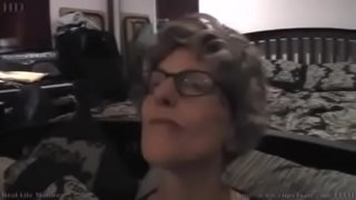 Lola kinantot ang anak