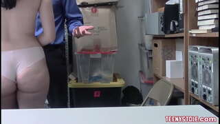 Şaşırtıcı memeler ve muhteşem göt esmer genç gets becerdin içinde the ofis tarafından corrupt polis