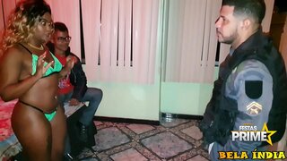 Rogonja gle, kako ja dajem kopu mu je u očima