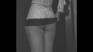 Mará, ku ta mustra riba e b. di mesa pa e esposo, e kachu