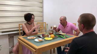 Dvaja chlapci v prdeli bývalého spolužiaka (časť 1)