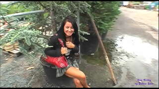 Diha sa nursery sa slut nagtugot sa iyang kaugalingon nga giiyot uban sa kalipay